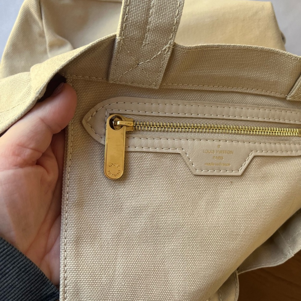 That’s Love authentic tote by Louis Vuitton AUTHENTIC! - Picture 10 of 15